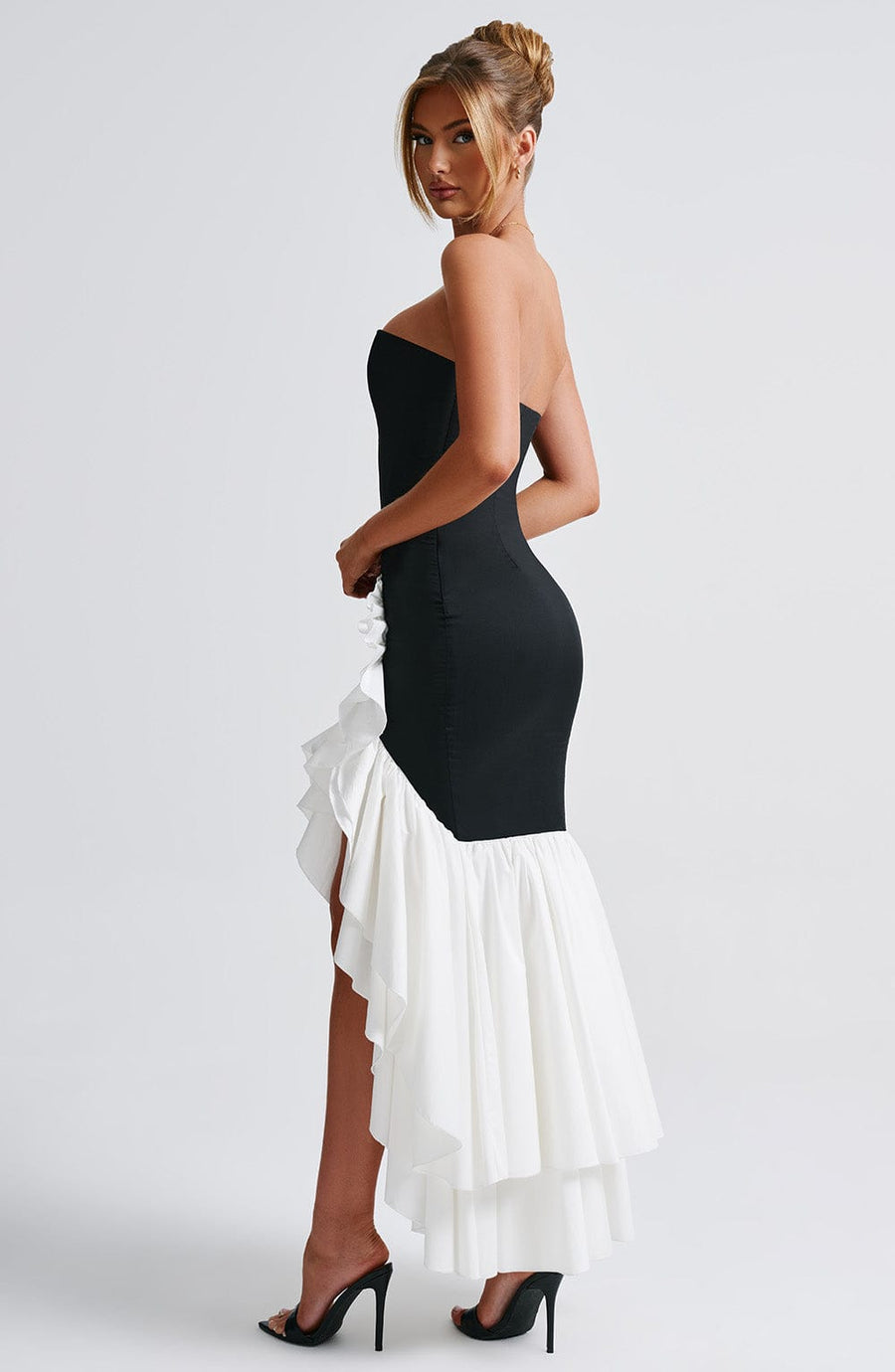 Luvrefashion | Angelina Black and White Maxi Dress in XS - detail view