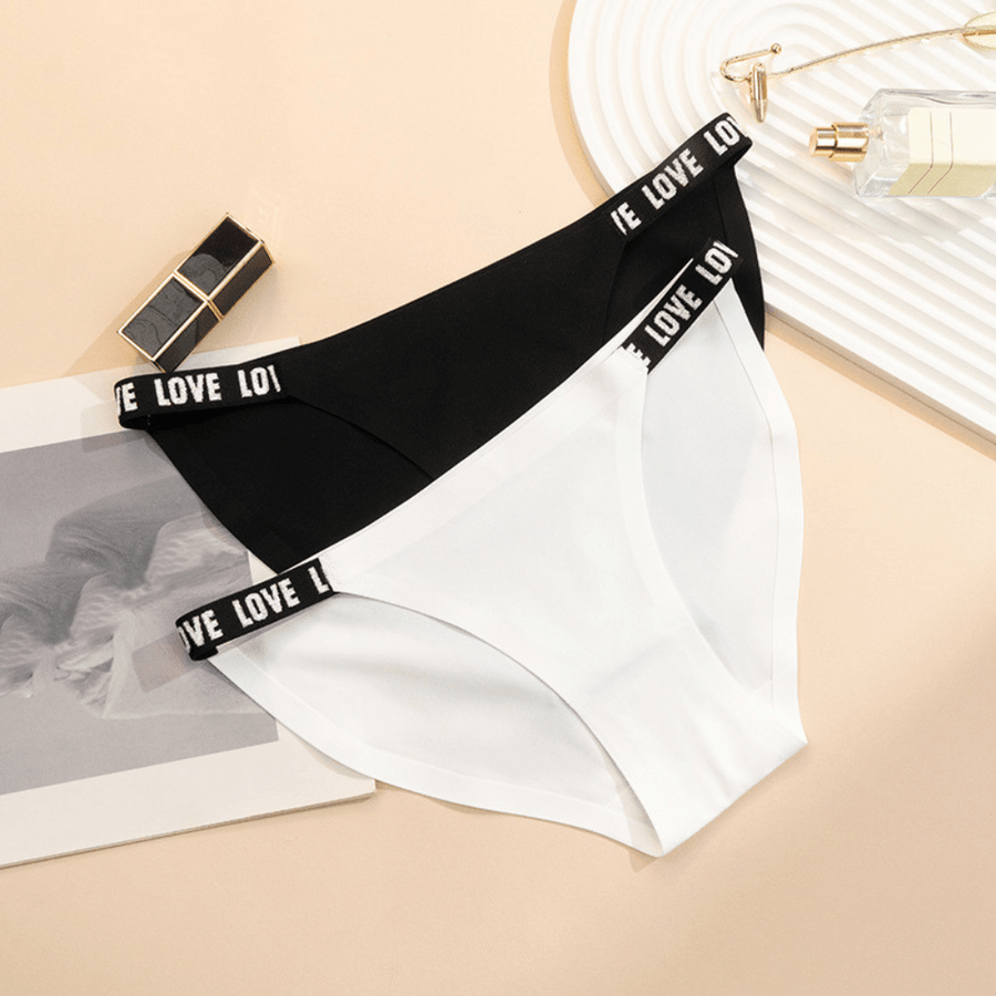 Magic Love Black Seamless Low-Waist Thong with LOVE Print Waistband